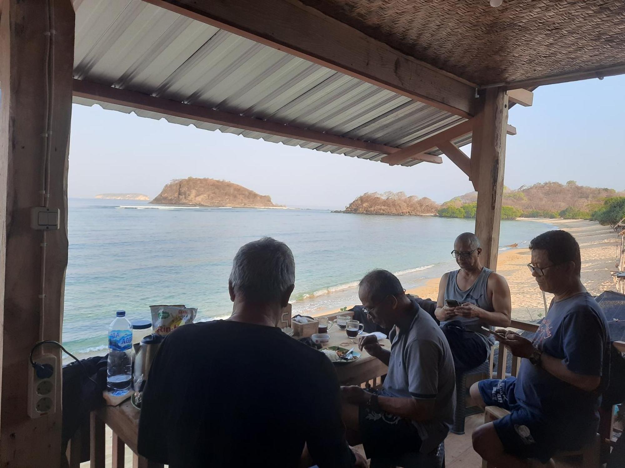 Boneputeh Homestay Taliwang Eksteriør billede