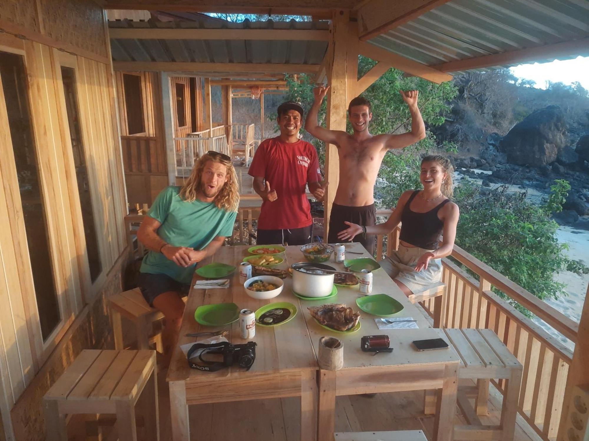 Boneputeh Homestay Taliwang Eksteriør billede