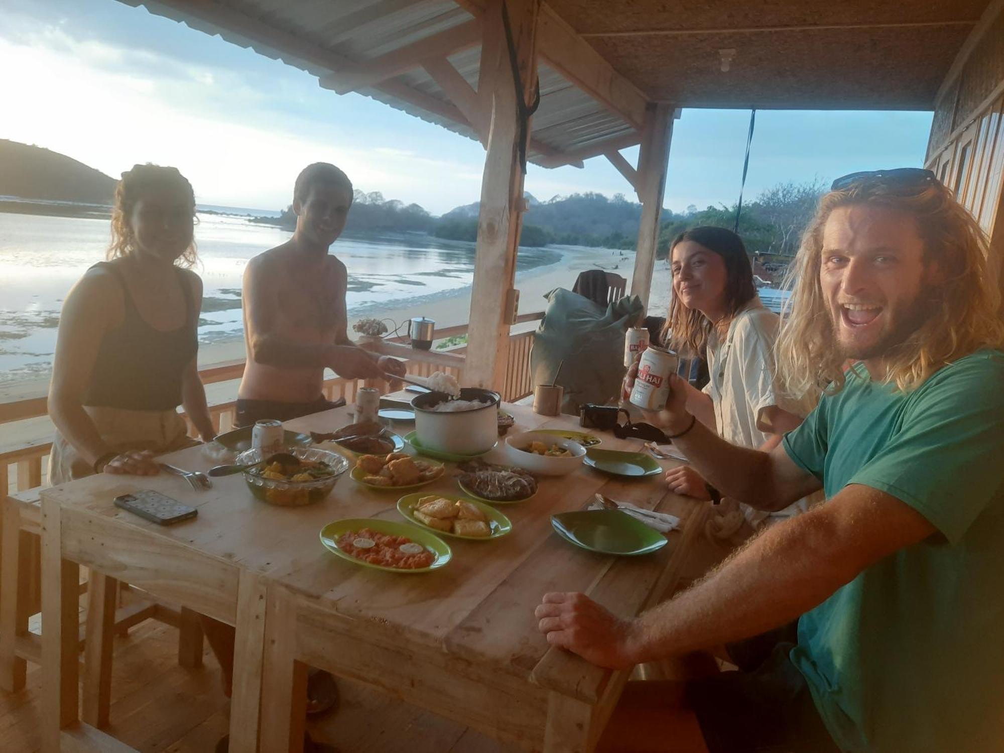 Boneputeh Homestay Taliwang Eksteriør billede