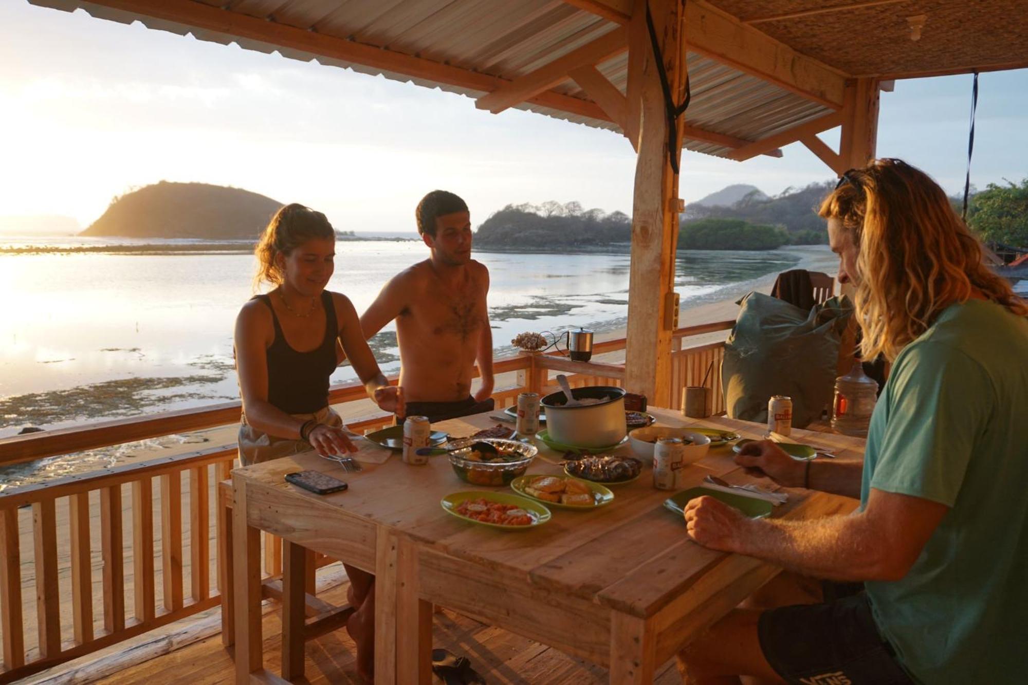 Boneputeh Homestay Taliwang Værelse billede